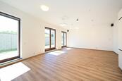 Pronájem moderního bytu 1+kk 51m2, předzahrádka, výtah garáž , cena 22000 CZK / objekt / měsíc, nabízí Mgr. Jan Vodenka