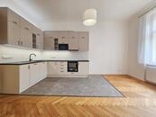 Krásný prostorný kompletně zrekonstruovaný byt 3+1, 120 m², Praha 3 Vinohrady, Jiřího z Poděbr, cena 39500 CZK / objekt / měsíc, nabízí Mgr. Jan Vodenka