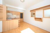 Pronájem 2+kk 42m2 terasa 6m2 výtah Praha 9 Vysočany, cena 17000 CZK / objekt / měsíc, nabízí Mgr. Jan Vodenka
