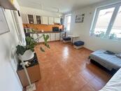 1+kk 32m Praha 10 Strašnice, cena 13240 CZK / objekt / měsíc, nabízí Mgr. Jan Vodenka