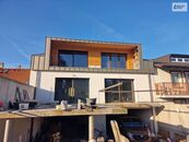 Novostavba byt 2+kk/ balkon, sklep, kryté parkovací stání, 1. patro, 57 m2, cena 10800000 CZK / objekt, nabízí Tomáš Lenner