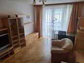 Rekonstruovaný byt 2 + 1, balkon, sklep, kolárna, 150 metro Dejvická, výhled na Pražský hrad , cena 24500 CZK / objekt / měsíc, nabízí Květoslava Sládková