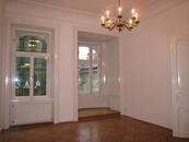 Vzdušný byt 4+1 v historickém centru Prahy, cena 79000 CZK / objekt / měsíc, nabízí Realitní agentura Starlet s.r.o.