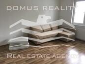 Velmi pěkný byt 2+kk-51 m2 po rekonstrukci se nachází ve 2 patře cihlového domu s výheldem do zaha, cena 16000 CZK / objekt / měsíc, nabízí Domus Reality