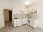 Prodej zrekonstruovaného bytu 2+kk v cihlovém domě na Praze 3 - Žižkov, osobní vlastnictví, 36,3 m2, cena 5900000 CZK / objekt, nabízí 