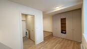 Pronájem, P-10, Strašnice, 1+KK, 24,79 m2, 1.NP/3NP, novostavba, zařízené, cena 15500 CZK / objekt / měsíc, nabízí Michal Němeček