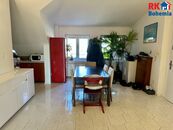 Krásný byt 3+kk o celkové ploše 77m2 ve 3NP s možností parkování a užívání zahrady v Dejvicích P-6., cena 28000 CZK / objekt / měsíc, nabízí RK BOHEMIA s.r.o.