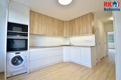 Pronájem bytu 3+1 s lodžií, 75m² - Praha, Modřany, cena 25400 CZK / objekt / měsíc, nabízí RK BOHEMIA s.r.o.