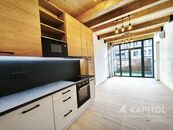 Pronájem industriálního loftového 3kk u metra Kolbenova, cena 29000 CZK / objekt / měsíc, nabízí KAPITOL Reality