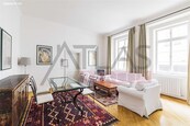 Plně zařízený a nově renovovaný dvoupatrový byt 2+1 (73 m2), Praha 1 Malá Strana, ul. Vlašská, cena 39000 CZK / objekt / měsíc, nabízí ATLAS reality