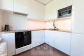 Pronájem bytu 2+1 57 m2 s balkonem, Praha - Kobylisy, cena 27000 CZK / objekt / měsíc, nabízí Bohemian Estates International s.r.o.