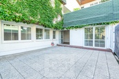 Exkluzivní pronájem bytu 4+ kk, 120m2 s terasou, zahradou a přímým vstupem z garáže, cena 45000 CZK / objekt / měsíc, nabízí Bohemian Estates International s.r.o.