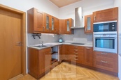 Pronájem bytu 2+kk 54 m2, Praha - Smíchov, cena 25000 CZK / objekt / měsíc, nabízí Bohemian Estates International s.r.o.