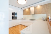 Pronájem bytu 3+kk 110 m2, Praha - Holešovice, cena 70000 CZK / objekt / měsíc, nabízí Bohemian Estates International s.r.o.