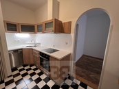 Byt 2+1 s balkónem v centru Prahy, ulice Dittrichova, Praha - Nové město, cena 24900 CZK / objekt / měsíc, nabízí Bohemian Estates International s.r.o.
