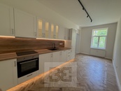 Pronájem bytu 1+1 44 m2, Praha - Smíchov, cena 19990 CZK / objekt / měsíc, nabízí Bohemian Estates International s.r.o.