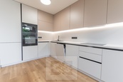 Pronájem bytu 3+kk 74 m2, Praha - Háje, cena 29000 CZK / objekt / měsíc, nabízí Bohemian Estates International s.r.o.