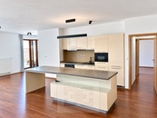 Pronájem nadstandardně světlého bytu 3+kk (138 m2) s obrovskou terasou - Praha 5, Košíře, cena 49000 CZK / objekt / měsíc, nabízí Bohemian Estates International s.r.o.