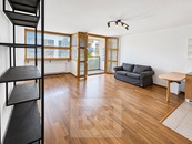 Světlý byt 1+kk s prostorným balkonem v moderní rezidenci u OC Nový Smíchov, cena 21500 CZK / objekt / měsíc, nabízí Bohemian Estates International s.r.o.