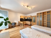 Pronájem bytu 1+kk 32 m2, Praha - Uhříněves, cena 16500 CZK / objekt / měsíc, nabízí Bohemian Estates International s.r.o.