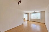 Byt 1+1 s balkónem, 45 m2, garážové stání, sklep, Praha - Záběhlice., cena 7990000 CZK / objekt, nabízí iReality s.r.o.