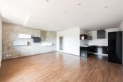 Pronájem krásného a vzdušného bytu 2+kk na Hajích, cena 26800 CZK / objekt / měsíc, nabízí Myšák reality