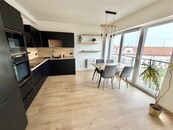 Pronájem moderního bytu 2+kk s vlastní střešní terasou 35 m2 a nádhernými výhledy, cena 29500 CZK / objekt / měsíc, nabízí Myšák reality