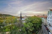 Pronájem výjimečného bytu 3+1 s balkonem a výhledem na Hradčany, Konviktská, Praha 1, cena 43000 CZK / objekt / měsíc, nabízí Bohemia reality