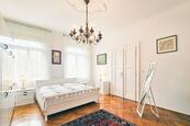Pronájem výjimečného bytu 3+1 s balkonem a výhledem na Hradčany, Konviktská, Praha 1, cena 43000 CZK / objekt / měsíc, nabízí 