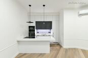 Pronájem vybaveného bytu 4+kk s balkonem,(118m2) parkovací stání náměstí Jiřího z Poděbrad, Praha Vi, cena 104800 CZK / objekt, nabízí 