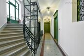 Pronájem vybaveného bytu 4+kk (107m2) parkovací stání náměstí Jiřího z Poděbrad, Praha Vinohrady,, cena 99800 CZK / objekt, nabízí Faraon Reality, s.r.o.