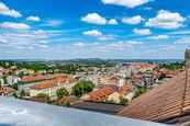 REZERVACE. Pronájem výjimečného mezonetového bytu 4+kk (160 m2),TERASA S VÝHLEDEM NA PRAŽSKÝ HRAD,2 , cena 56000 CZK / objekt / měsíc, nabízí 