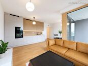 Pronájem moderního bytu 2+kk (57,5 m), balkon, garážové stání, U Komína, Praha 5 - Radlice, cena 25000 CZK / objekt / měsíc, nabízí 