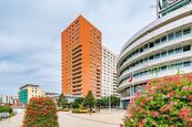 Podnájem bytu 2+kk, 50,3 m2, sklep, Praha 5-Stodůlky, Sluneční náměstí, cena 20400 CZK / objekt, nabízí Faraon Reality, s.r.o.