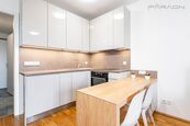 Prodej bytu 1+kk s lodžií (39 m2) a sklepem, Rezidence Zahálka - Mezi Vodami, Praha 4 - Modřany, cena 7200000 CZK / objekt, nabízí Faraon Reality, s.r.o.