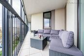 Pronájem prostorného bytu 2+kk (98m) s terasou, výhledy a parkovacím místem, Central Park, Praha 3 -, cena 34500 CZK / objekt, nabízí Faraon Reality, s.r.o.