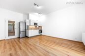 Ateliér 37 m2, terasa 6 m2, Praha 10-Vršovice, ul. 28 pluku, cena 16800 CZK / objekt, nabízí Faraon Reality, s.r.o.