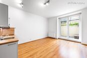 Ateliér 37 m2, terasa 6 m2, Praha 10-Vršovice, ul. 28 pluku, cena 16800 CZK / objekt, nabízí Faraon Reality, s.r.o.