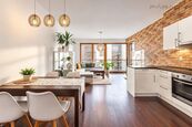 Prodej zařízeného bytu 2+kk (70 m2), parkovací stání, sklep, Zelené město - Hrdlořezy, cena 12490000 CZK / objekt, nabízí 