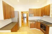 Prodej bytu 1+1, 46 m2 v srdci Karlína, metro 2 minuty, cena 8160000 CZK / objekt, nabízí 