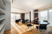 Světlý designový byt ve vile v Podolí se dvěma balkony (21 m2 a 5 m2) a interiérem od architekta Radana Hubičky., cena 110000 CZK / objekt / měsíc, nabízí 