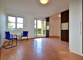Byt s předzahrádkou, 1+kk, 35m2, Praha, Šeberov, cena 15600 CZK / objekt / měsíc, nabízí CENTURY 21 Premium