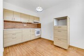 Cenově dostupné družstevní byt 4+1 se dvěma lodžiemi. Kousek od stanice metra Střížkov. Ideální bydlení pro rodinu. Praha 9., cena 7500000 CZK / objekt, nabízí CENTURY 21 Premium