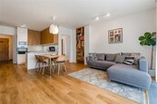 Prémiové 3+kk blízko metra v novostavbě. Dva balkony, kousek od metra, možnost garáže. Kompletně zařízeno. Praha 9 Vysočany., cena 35000 CZK / objekt / měsíc, nabízí CENTURY 21 Premium