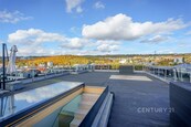 Velkolepý mezonet se střešní terasou, 3 koupelnami, 2 parkovacími stáními, Kavalírka, Praha 5, cena 25000000 CZK / objekt, nabízí CENTURY 21 Ruby