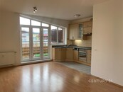 Pronájem 2+kk se dvěma terasami, Praha 9 Kyje, cena 21500 CZK / objekt / měsíc, nabízí CENTURY 21 Ruby