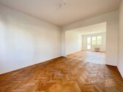 Pronájem prostorného bytu 2+1, 70 m2 s lodžií a výhledem do zeleně, Zahradní Město, cena 18999 CZK / objekt / měsíc, nabízí CENTURY 21 Ruby