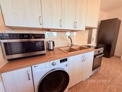 Světlý, moderní byt 2+kk (43 m2) s lodžií a možností garážového stání - Hnězdenská, Praha 8, cena 23000 CZK / objekt / měsíc, nabízí CENTURY 21 Ruby