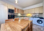 Pronájem slunného 4+kk s lodžií v ulici U mlýna, Záběhlice, cena 33000 CZK / objekt / měsíc, nabízí CENTURY 21 Ruby