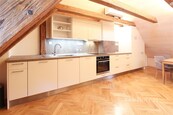 Pronájem mezonetového bytu 2+kk 73 m2 v bývalé kovárně Strahovského kláštera, cena 33000 CZK / objekt / měsíc, nabízí CENTURY 21 Ruby